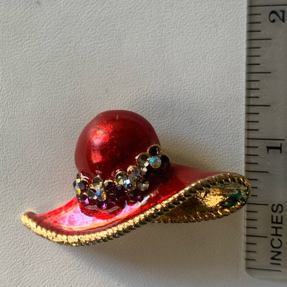 Red Hat enamel brooch pin pendant - Picture 8 of 11